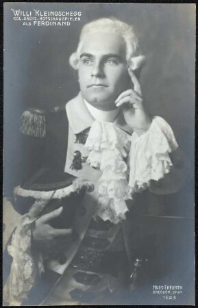 Willi Kleinoschegg als Ferdinand : Willi Kleinoschegg als Ferdinand in "Kabale und Liebe" von Friedrich Schiller. Königliches Schauspielhaus Dresden, wohl Aufführung zu Schillers Geburtstag am 11. November 1915. Fotografie (Weltpostkarte) von Hugo Erfurth