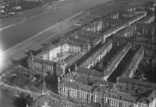 Dresden-Johannstadt. Häuserviertel östlich von Sachsenplatz und Sachsenallee mit Jägerkaserne von Süden