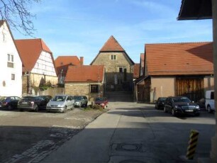 Stadtbild-Kelter (Meierhof) - Ansicht von Westen über Vorplatz in Übersicht