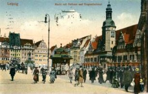 Markt mit Rathaus und Siegesdenkmal