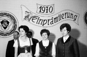 Freiburg: Weinbauinstitut; Badische Weinkönigin mit Prinzessinen