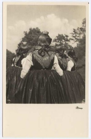 Gruppenbild in Tracht