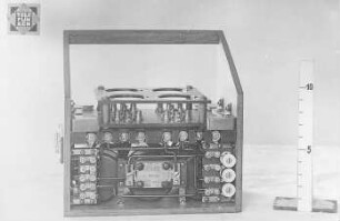 Vierfach-Niederfrequenzverstärker von Telefunken, geöffnet : Technikgeschichte | Physik | Elektrizität | Drahtlose Telegraphie und Telephonie