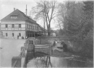 Berggießhübel (Bad Gottleuba-Berggießhübel), Sebastian-Kneipp-Straße 11. Gasthof zum Sächs. Haus. Ansicht mit Gottleuba