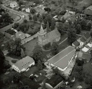 Johanneskirche : Ortsteilansicht mit Johanneskirche (um 1500/1709, Turm wohl älter) über Kirchstraße und Kahrener Hauptstraße