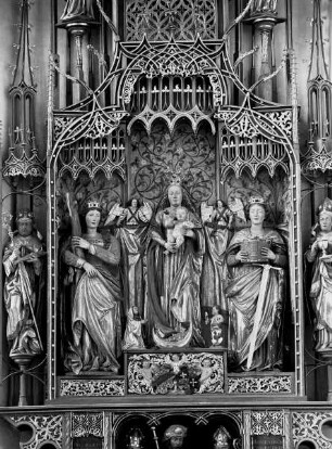 Mittelschrein mit Mondsichelmadonna, sowie den Heiligen Afra und Katharina