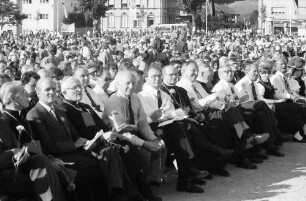 Freiburg: Reihen der Ehrengäste