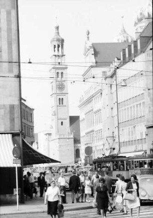Augsburg: Maximilianstraße mit Perlachturm