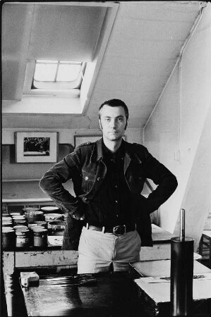 Der Maler Karl-Georg Hirsch in seinem Atelier