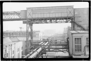 Blick von Bau Me 502 Gasbehälter nach Straße d, Me 3 Dampfkesselhaus, Me 6 Wasserwerk und Luftzentrale, Me 105 Druckwasserreinigung