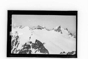 Exkursion ins Berner Oberland: Blick von oben auf die angrenzende Gebirgslandschaft