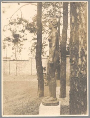 Frauenstatue II, 1929, Bronze
