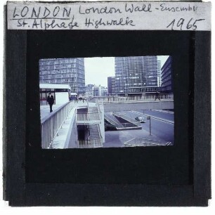 London, London Wall : Überführung bei Moor House und St. Alphage House