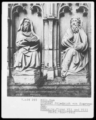 Grabmal des Erzbischofs Friedrich von Saarwerden — Apostel mit aufgeschlagenem Buch