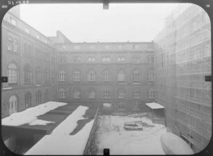 Dresden-Neustadt, Carolaplatz 1. Finanzministerium (1889-1896; O. Wanckel, O. Reichelt). Innenhof
