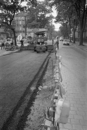 Anbringung einer modernen Fahrbahndecke in der Kriegsstraße zwischen Lessingstraße und Weinbrennerplatz m Zusammenhang mit der Neugestaltung der Kriegsstraße
