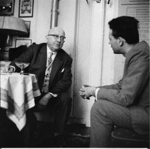 Rudolf Mauersberger (1889-1971; Kreuzkantor) mit Gesprächspartner