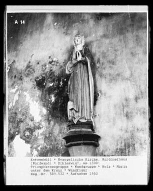 Triumphkreuzgruppe — Maria unter dem Kreuz