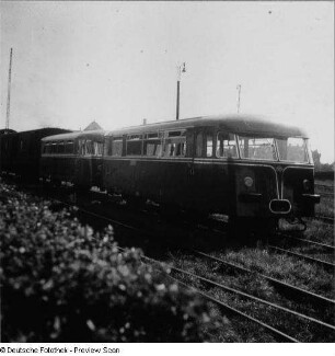 Leichttriebwagen 795 der Deutschen Bundesbahn (DB)