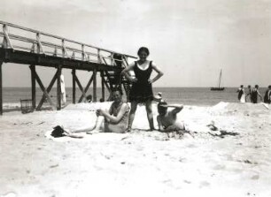 Baabe. Strand mit Badegästen