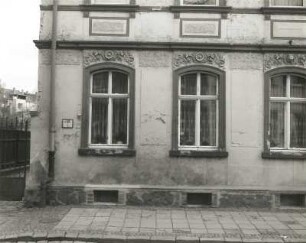 Wurzen, Rudolf-Breitscheid-Straße 8. Wohnhaus (1880/1890). Erdgeschossfenster