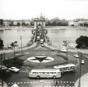 Budapest. Clark-Adams-Platz und Kettenbrücke (Széchenyi Lánchíd)