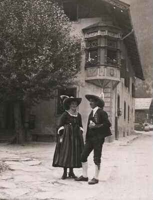 Längenfeld im Ötztal. Tirol. Österreich. Ehepaar in Ötztaler Tracht