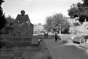 Denkmal für den armenischen Dichter Hamo Sahyan
