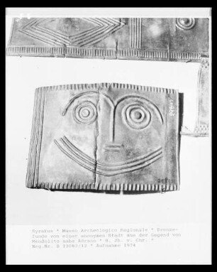 Bronzefunde von einer anonymen Stadt aus der Gegend von Mendolito nahe Adrano