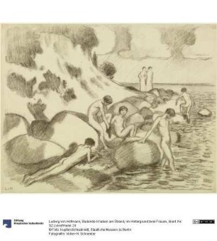 Badende Knaben am Strand, im Hintergrund zwei Frauen