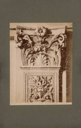 Palazzo Gondi, Florenz Kandelaberkapitell: Kapitell eines Kandelabers auf der Treppe