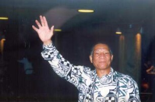 Don Mattera (Südafrika), Schriftsteller : Mattera, Don, eigentl. Donato Francisco Mattera (geb. 1934 oder 1935; Schriftsteller, Journalist), 1996