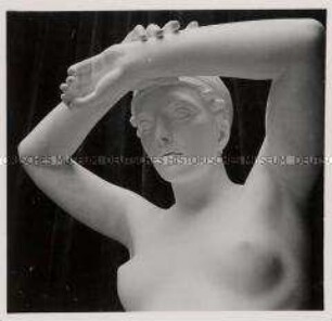 Paris, Bildhauer Professor Arno Breker, Figur "Knieende" (Detail)