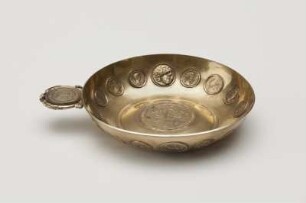 Münzschale mit 16 antiken und 2 neuzeitlichen Prägungen, um 1540