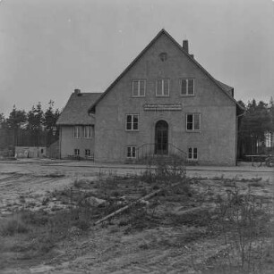 RTS, Reparaturtechnische Station Mücka : Mücka. Reparaturtechnische Station Mücka (RTS), Gebäude. Außenansicht