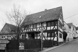 Wohnhaus; Grävenwiesbach, Hauptstraße 74