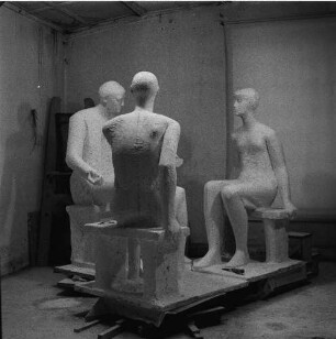 Entwurf für die Gruppe "Lehrender und Lernende" : Entwurf für die Gruppe "Lehrender und Lernende". Ton (vor 1964; W. Hesse)