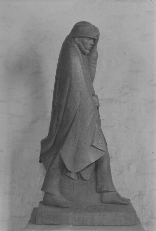 Wanderer im Wind : Wanderer im Wind. Eichenholz; H. 120 cm (1934; E. Barlach). Güstrow: Gertrudenkapelle