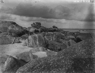 Geröllfeld : Steinstrand am Pointe de Beg Meil.