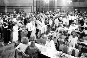 32. Tagung 1982 Physiker; Beim Studentenabend: Tanz beim Studentenabend