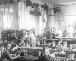 Teilfabrikation, Radiofrequenz : Technikgeschichte | Elektrotechnik | Radiotelegraphie und -telephonie | Aus der Fabrikation der Rundfunkempfänger (Radiofrequenz)