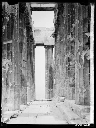Athen, Säulengang des Parthenon