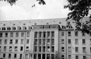 Freiburg: Frauenklinik, Außenansicht von der Chirurgischen Klinik