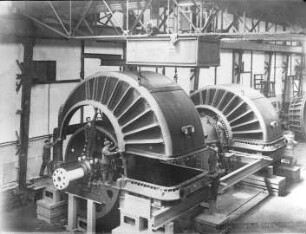 2 Turbinen von je 2500 PS, während der Werkstattmontage, Fritz Neumeyer, München : Technikgeschichte | Maschinenbau | Kraftmaschinen | Wasserkraftmaschinen
