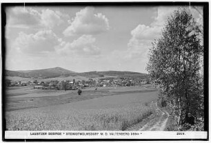 Lausitzer Gebirge. Steinigtwolmsdorf mit dem Valtenberg (589 Meter)