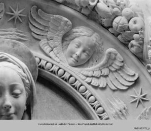 Grabmal der Maria von Aragon : Madonnentondo mit fliegenden Engeln