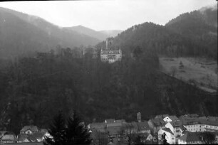Hornberg: Burg Hornberg; von der Bahnhofseite aus