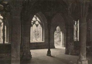 Baden-Würtemberg. Maulbronn. Kloster Maulbronn, Blick vom Kapitelsaal in den Kreuzgang