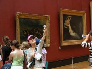 Museum Louvre, Bereich italienische Malerei, Touristen fotografieren