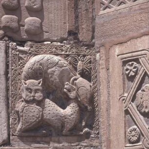 Athen. Kleine Metrópolis. Frühbyzantinisches Relief: Löwe und Reh